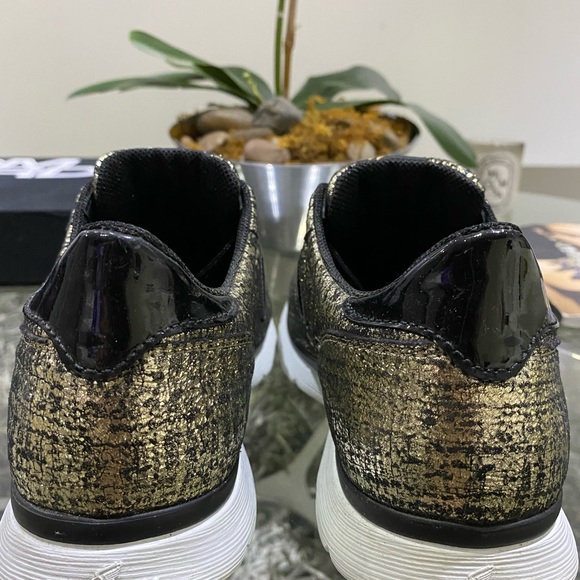 LIKE NEW!🌟HOGAN SILVER METALLIC SNEAKERS - Picture 6 of 7